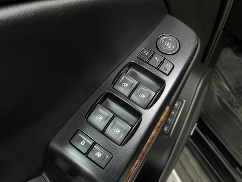 Used 2018 Chevrolet Suburban Premier image 14