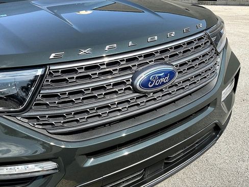 Certified 2022 Ford Explorer XLT w/ Equipment Group 202A image 31