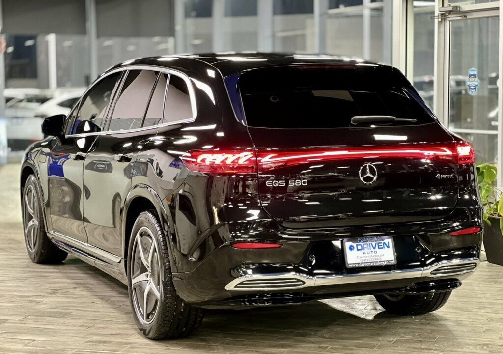 Used 2023 Mercedes-Benz EQS 580 4MATIC SUV image 3