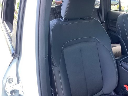 Used 2025 Jeep Grand Cherokee Laredo w/ Luxury Tech Group I AWD/4WD image 17