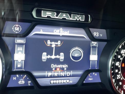 Used 2024 RAM 2500 Big Horn w/ Night Edition AWD/4WD image 9