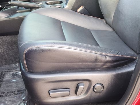 Used 2018 Toyota RAV4 SE image 30