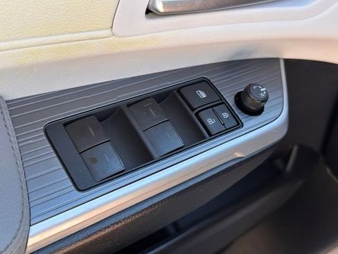 Used 2025 Toyota Sienna XLE w/ XLE Plus Package AWD/4WD image 17
