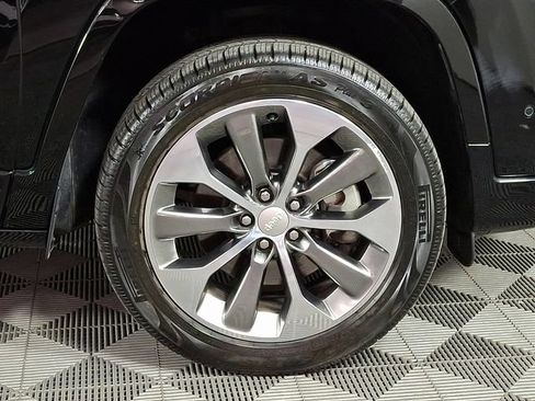Used 2019 Jeep Cherokee Overland w/ Technology Group AWD/4WD image 11