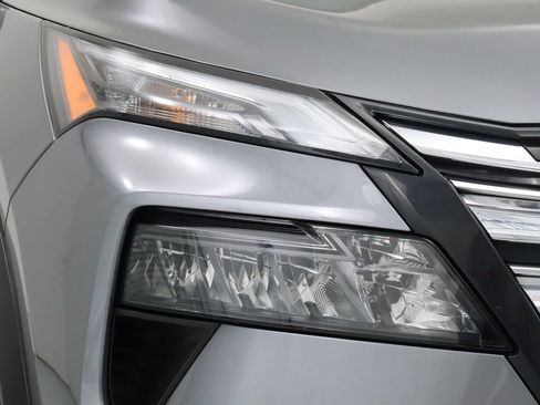 Used 2024 Nissan Rogue SV FWD image 10