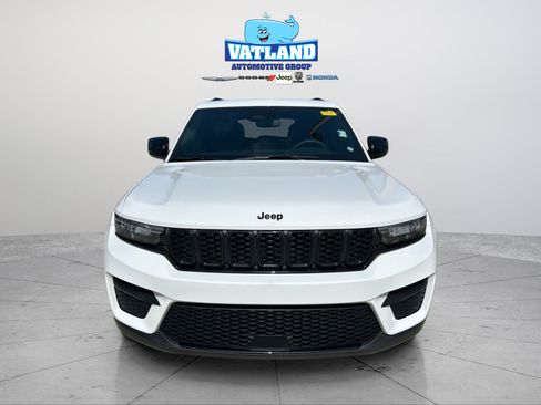 Certified 2024 Jeep Grand Cherokee Altitude RWD image 21