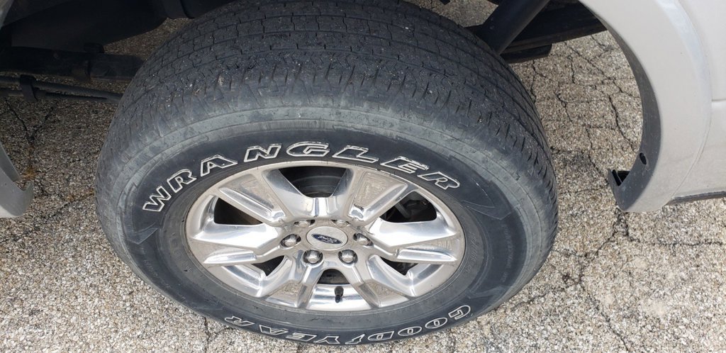 Used 2019 Ford F150 Lariat w/ Equipment Group 502A Luxury AWD/4WD image 11