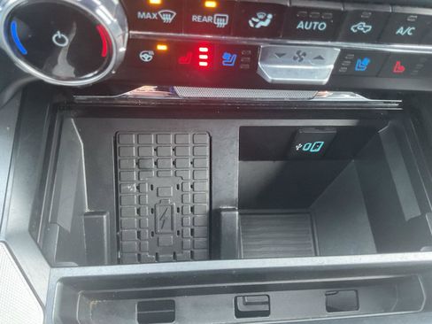 Used 2023 Ford F350 Lariat w/ Chrome Package image 19