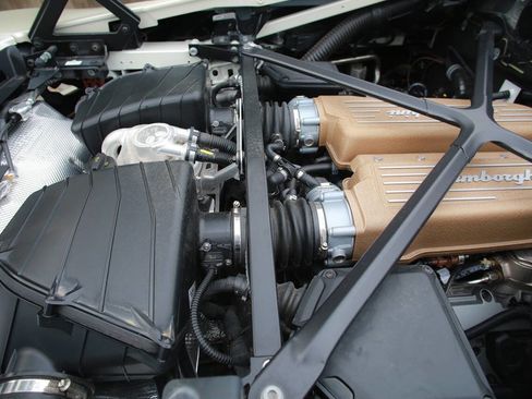 Used 2023 Lamborghini Huracan STO RWD image 34
