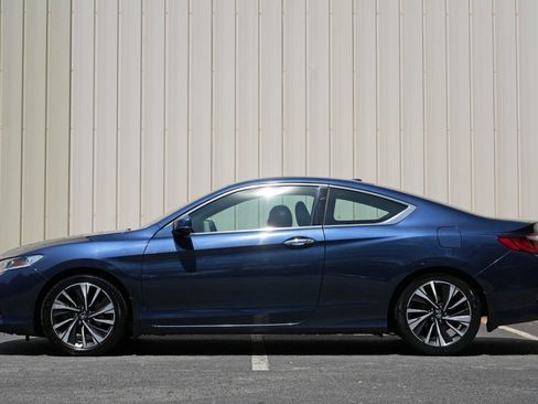Used 2017 Honda Accord EX image 8