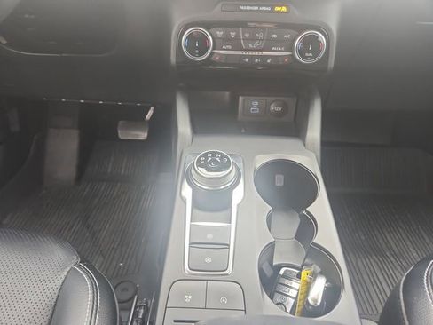 Used 2022 Ford Escape SEL w/ Technology Package image 11