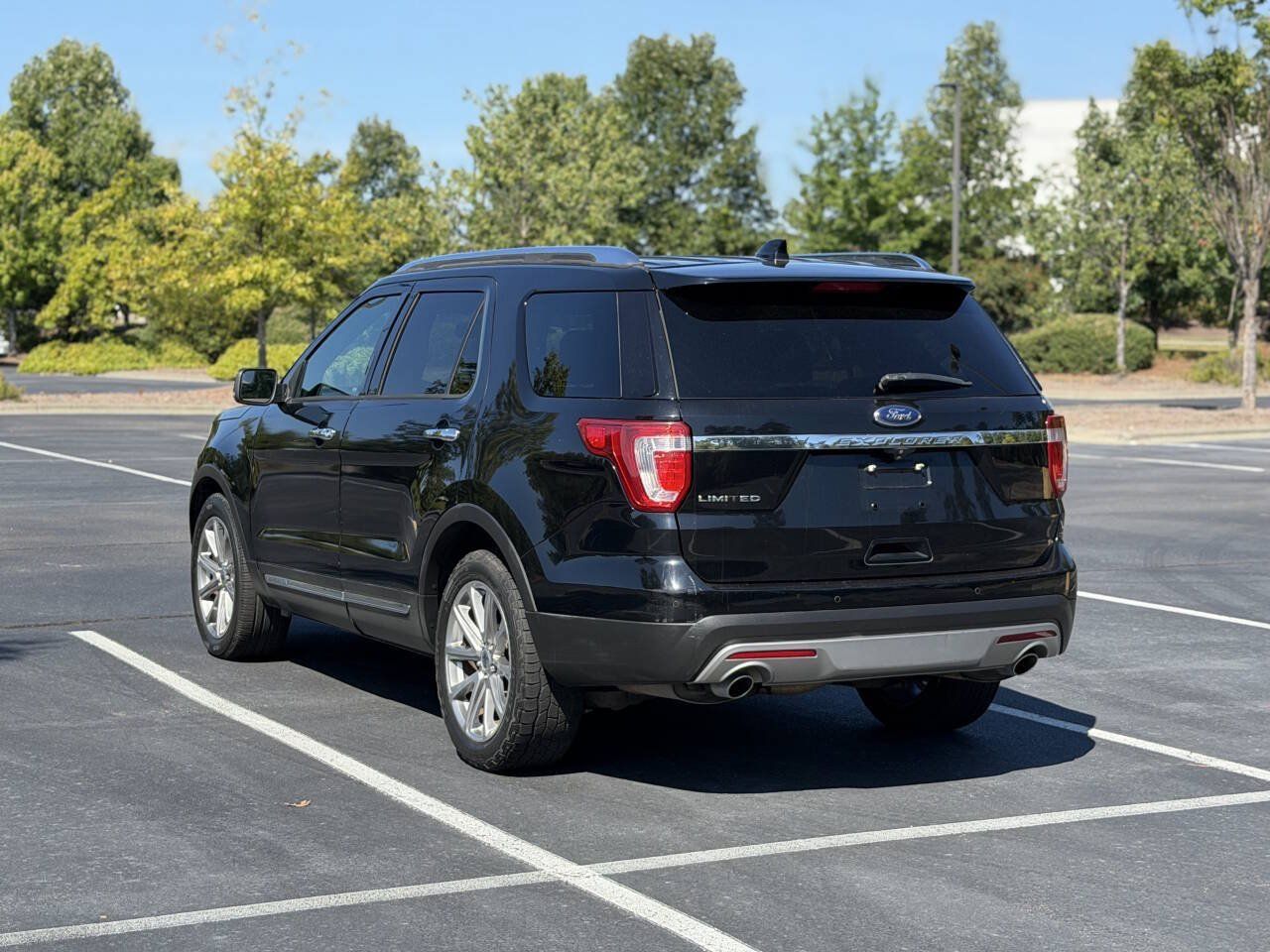 Used 2017 Ford Explorer Limited FWD image 5