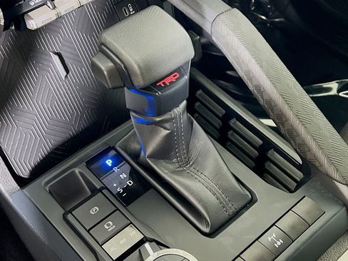 Certified 2025 Toyota Tacoma TRD Off-Road AWD/4WD image 16