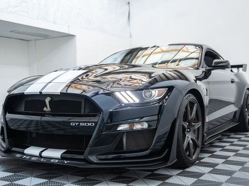 Used 2021 Ford Mustang Shelby GT500 w/ Carbon Fiber Track Pack RWD image 3