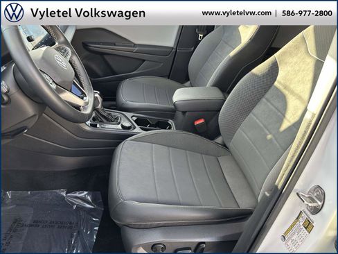 Certified 2023 Volkswagen Taos SE w/ Black Wheel Package image 18
