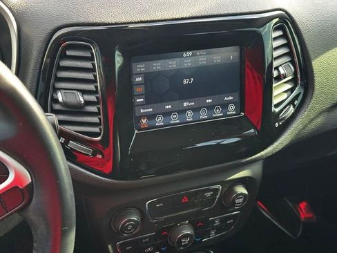 Used 2019 Jeep Compass Latitude FWD image 21