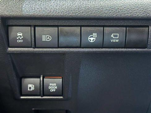 Certified 2025 Toyota Sienna Platinum image 19