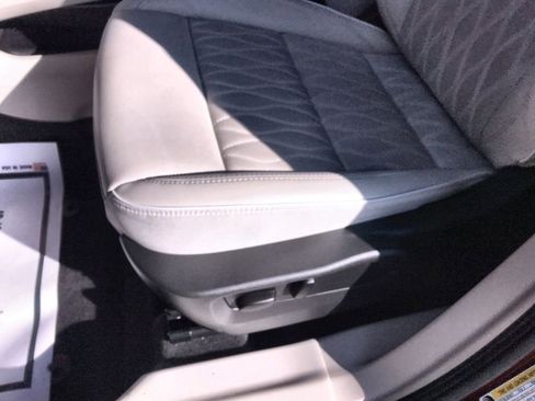 Used 2023 Buick Envision Avenir image 12