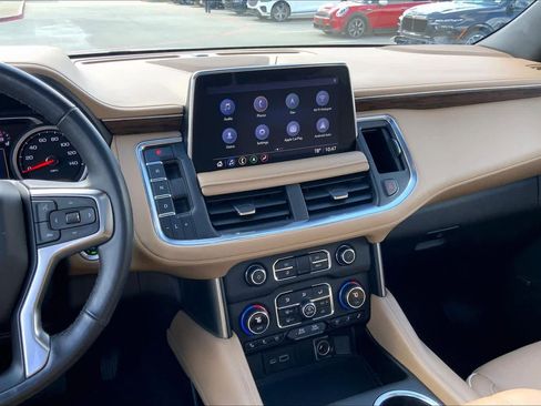 Used 2021 Chevrolet Tahoe Premier w/ Premium Package image 6