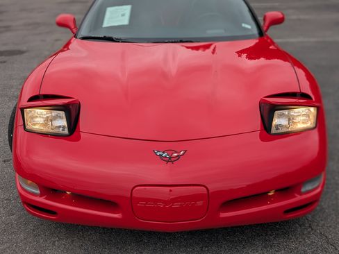 Used 2004 Chevrolet Corvette Convertible w/ Preferred Equipment Group image 12