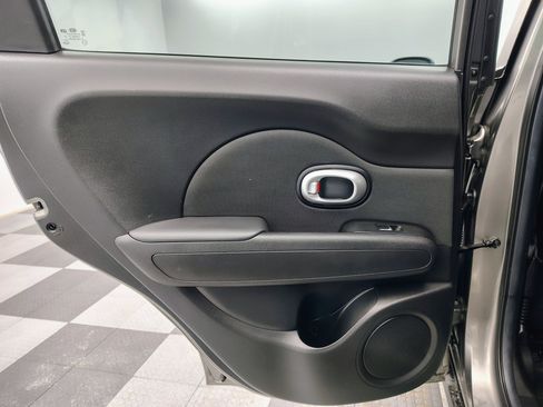 Used 2017 Kia Soul Base image 16
