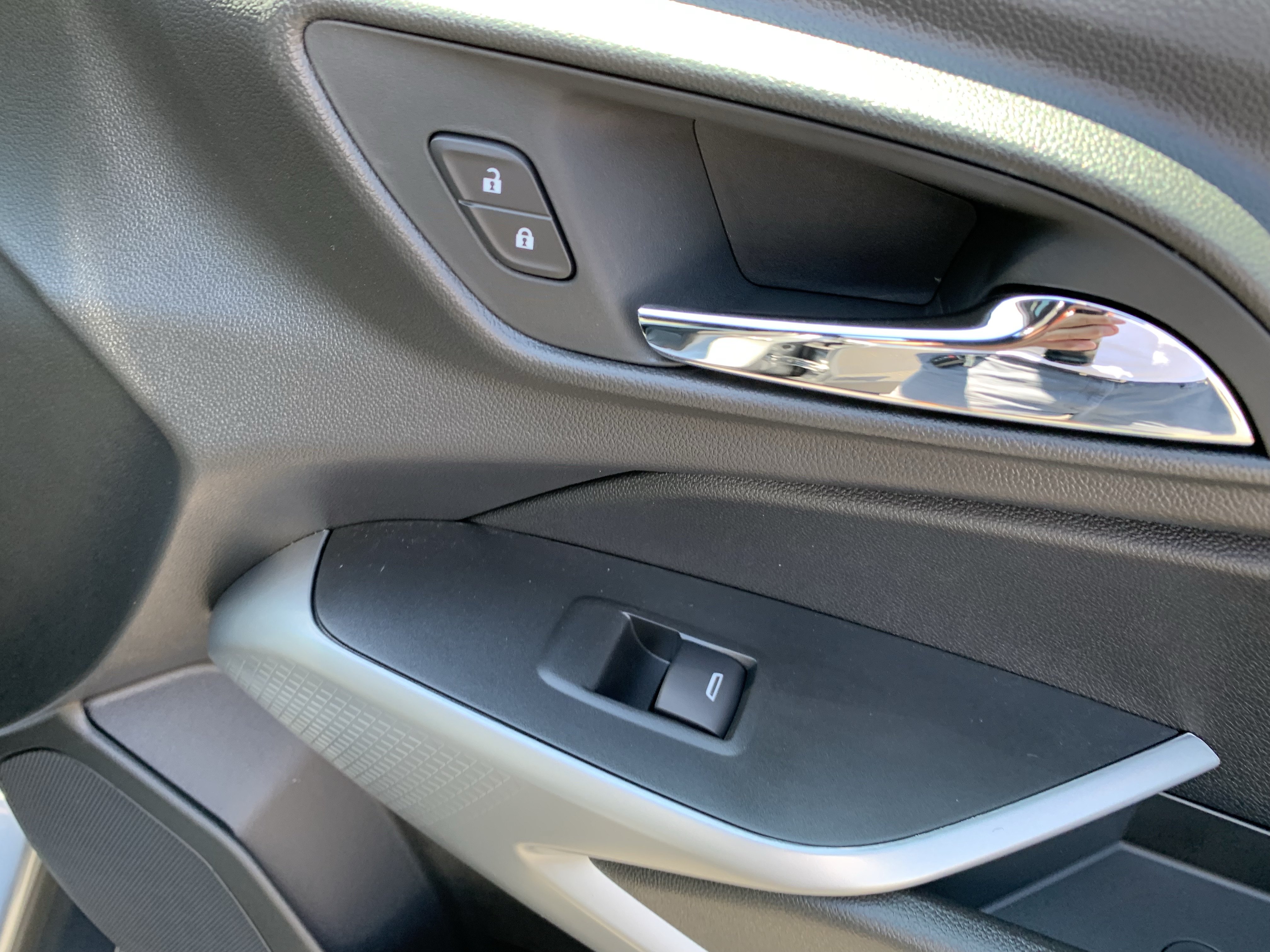 New 2026 Chevrolet Trax RS w/ Sunroof Package FWD image 24