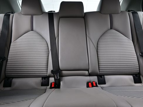 Used 2024 Toyota Camry SE image 16