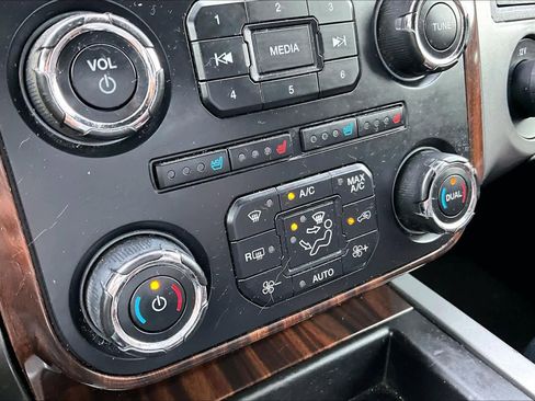 Used 2015 Ford Expedition Platinum image 32