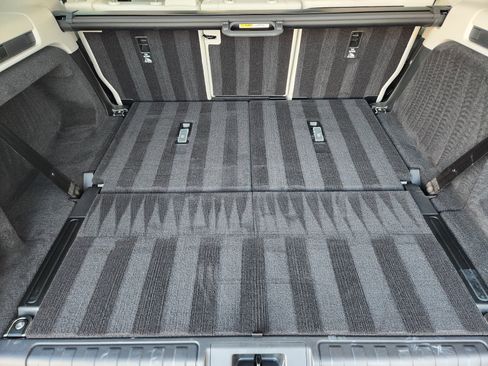 Certified 2025 Land Rover Discovery Dynamic SE image 35