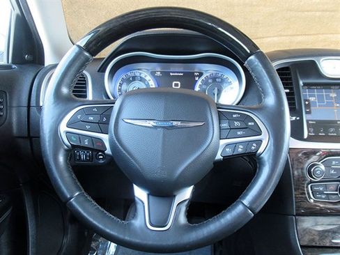 Used 2015 Chrysler 300 C w/ Light Group image 18