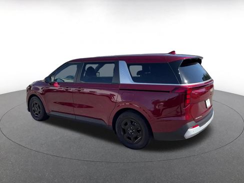 Used 2026 Kia Carnival FWD image 9