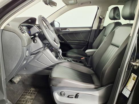 Used 2022 Volkswagen Tiguan SE w/ Panoramic Sunroof Package AWD/4WD image 17