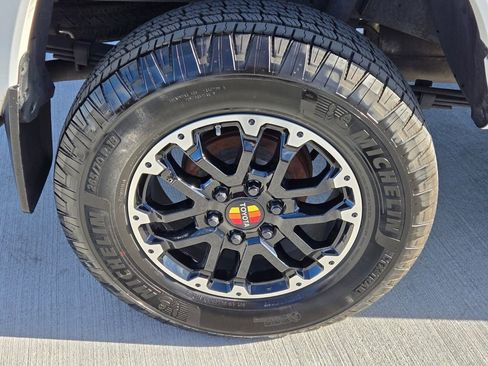 Used 2020 Toyota Tacoma TRD Sport w/ Technology Package image 11