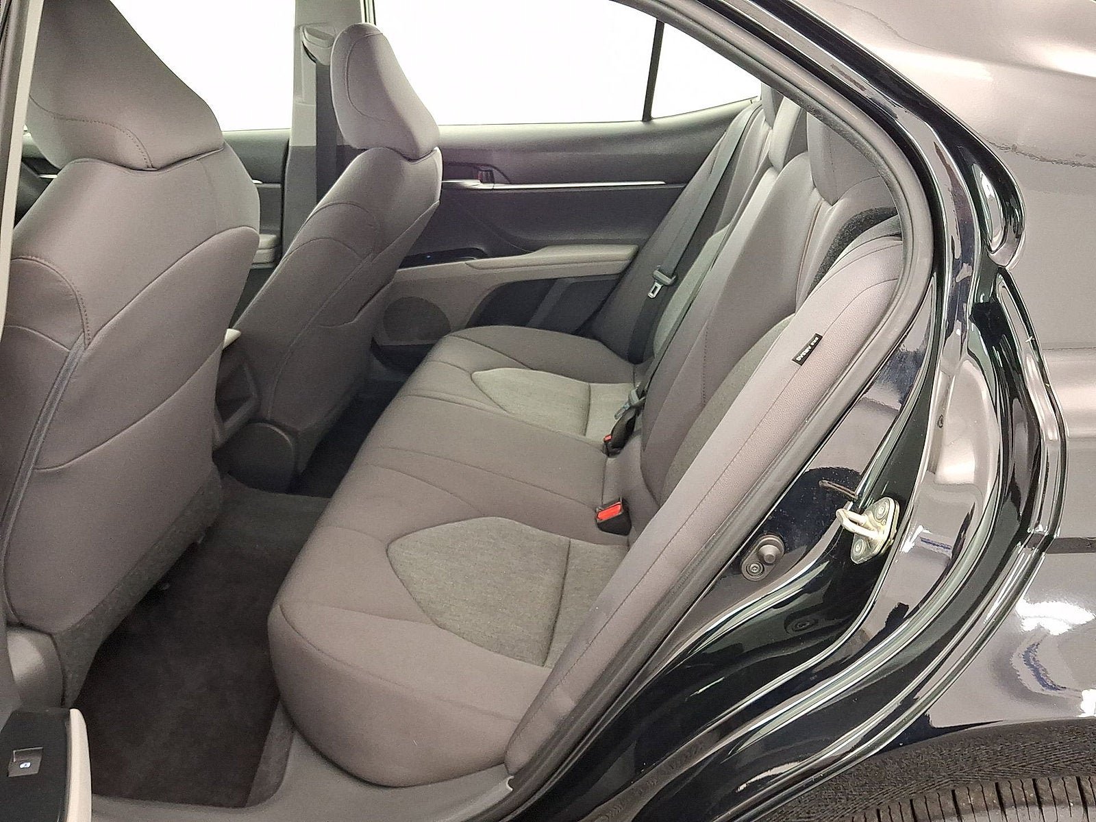 Used 2020 Toyota Camry LE FWD image 11