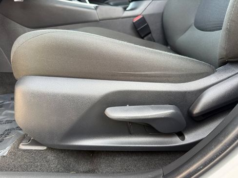 Used 2025 Toyota RAV4 LE AWD/4WD image 10