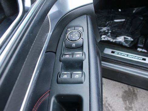Used 2018 Ford Explorer Sport image 11