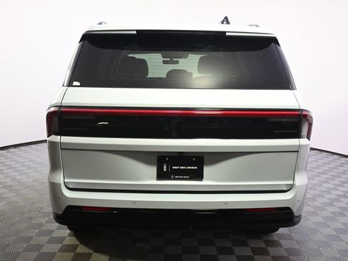 New 2026 Lincoln Navigator Reserve AWD/4WD image 5