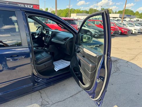 Used 2016 Dodge Grand Caravan R/T image 9
