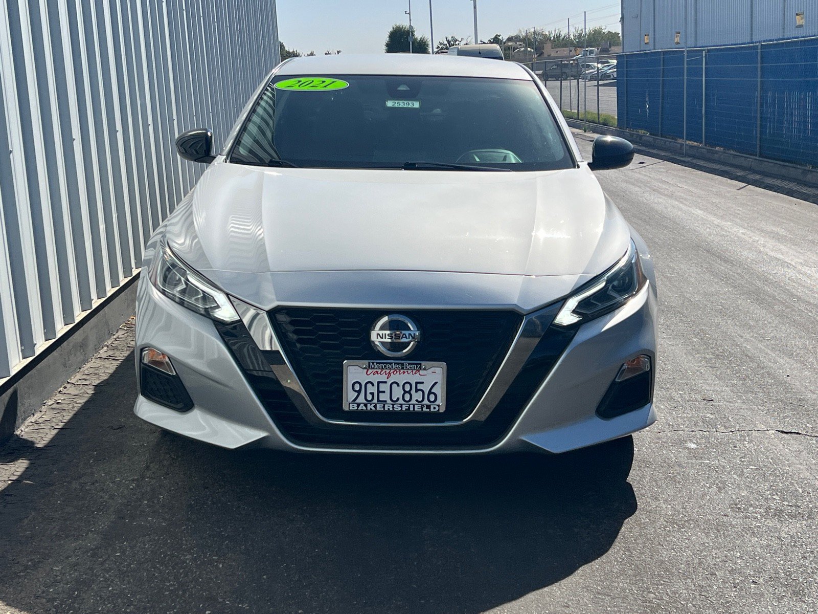 Used 2021 Nissan Altima 2.5 SR FWD image 2