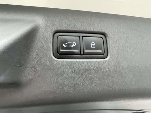 Used 2025 Hyundai Santa Fe SEL FWD image 8