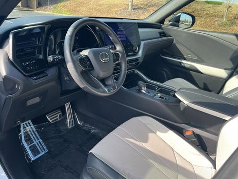 Used 2025 Lexus TX 500h AWD w/ Technology Package image 9