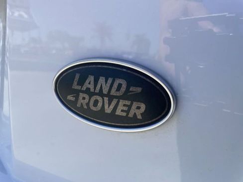 Used 2018 Land Rover Range Rover Evoque SE image 31