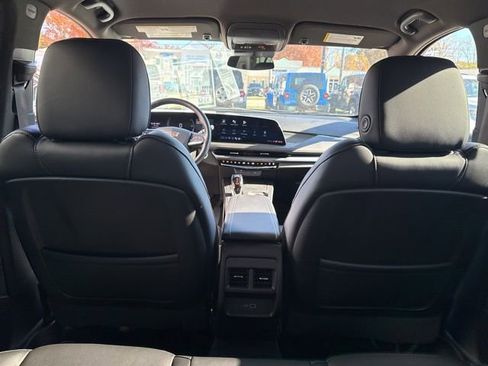 Used 2024 Cadillac XT4 Premium Luxury image 32