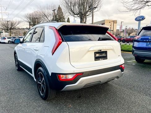Certified 2024 Kia Niro EX image 8