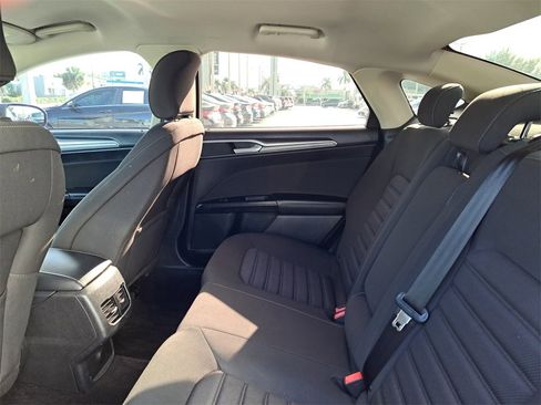 Used 2019 Ford Fusion SE image 6