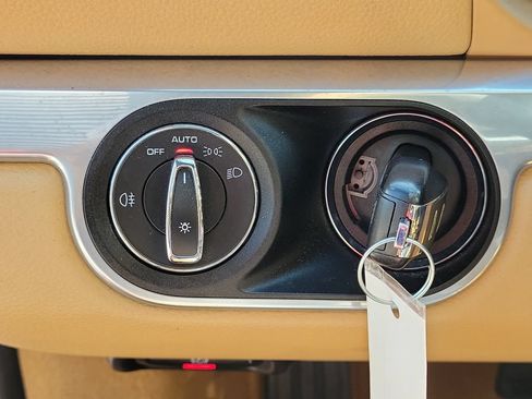 Certified 2017 Porsche 718 Boxster RWD image 37