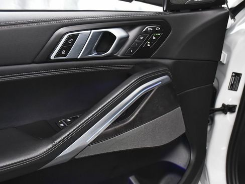 Used 2024 BMW X6 M60i image 10