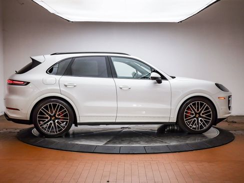Used 2025 Porsche Cayenne S image 13