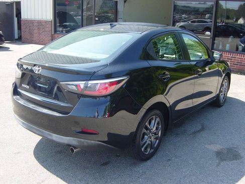 Used 2019 Toyota Yaris LE FWD image 4
