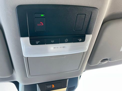 Used 2023 Nissan Rogue SV image 49